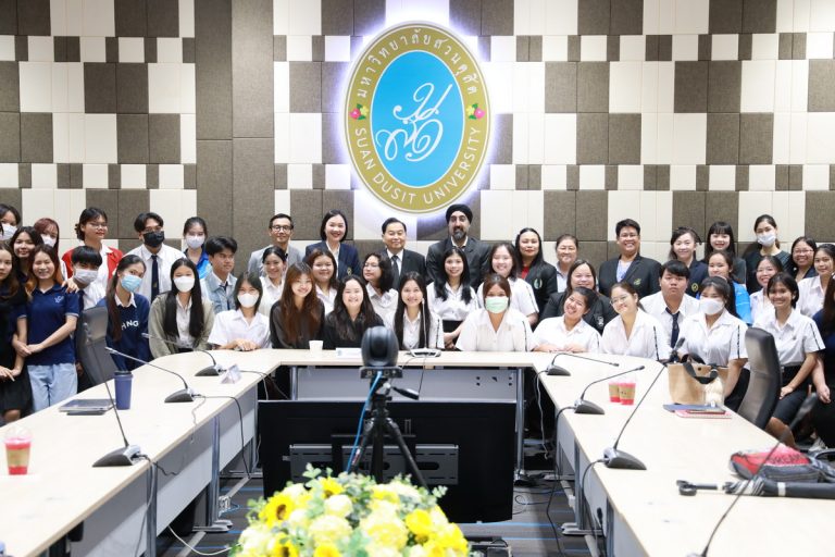 สวนดุสิตโพล ร่วมกับศูนย์สนเทศแนะแนวการศึกษาและอาชีพ มหาวิทยาลัยสวนดุสิต จัดกิจกรรม จิบกาแฟแลสุขภาพ หัวข้อ “เราจะไม่ตายด้วย PM 2.5” วิทยากรโดย นพ.วินัย โบเวจา