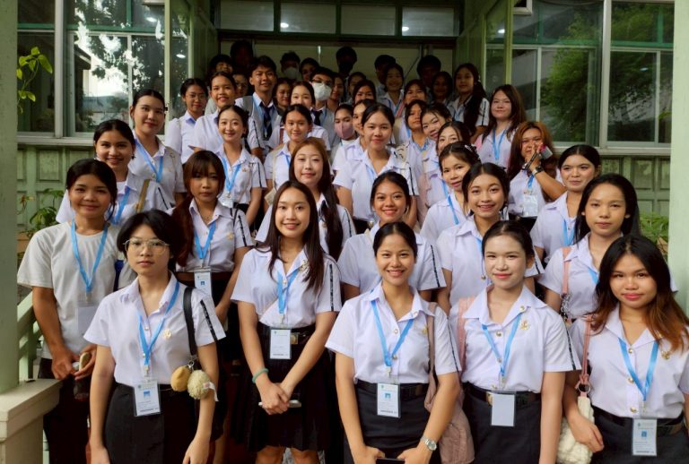 สวนดุสิตโพล ร่วมกิจกรรม “SDU 2025 Freshers’ Times” ประจำปีการศึกษา 2568 กิจกรรมที่ 1 Suan Dusit Prive : ฐานกิจกรรม สวนดุสิตโพล