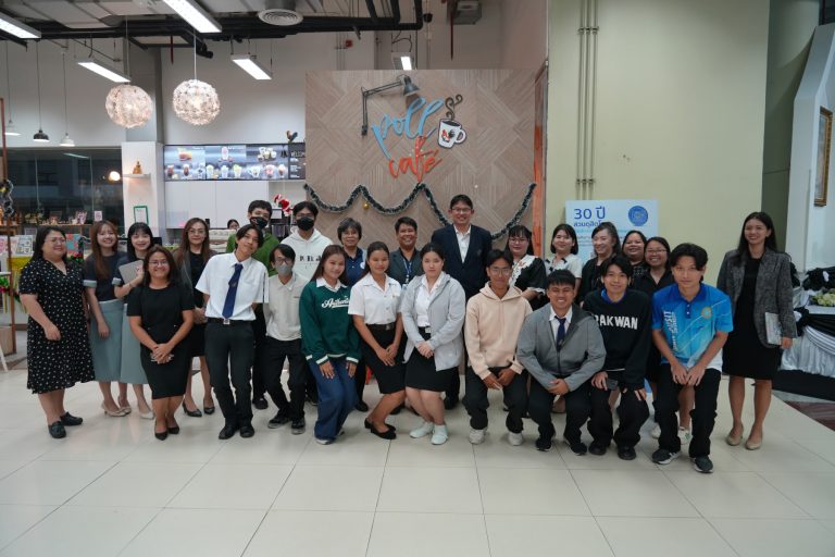 กิจกรรม “คุยสบายๆ… Life สาระ” ครั้งที่ 403 หัวข้อ : SDU Learn to Earn: “ให้ & ออม” เติมพลังสร้างอนาคต พบกับ ดร.สมธีราภ์ พรมศิริ ดร.นกุล ฤกษ์จริจุมพล และ นางสาวอมรา เหมพิทักษ์ สอดคล้องกับ SDGs 1 (No Poverty) ขจัดความยากจน และ SDGs 3 (Good Health and Well-being) สุขภาพและความเป็นอยู่ที่ดี