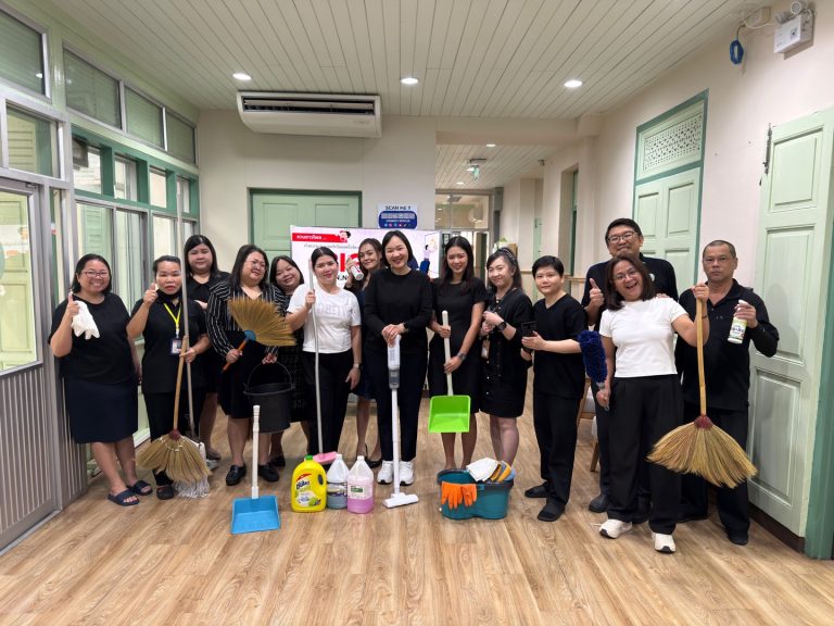สวนดุสิตโพลจัดกิจกรรม BIG CLEANING DAY กิจกรรมทำความสะอาดครั้งใหญ่ส่งท้ายปี 2568  โดยเชิญชวนบุคลากรร่วมกันทำความสะอาดบริเวณโต๊ะทำงานและพื้นที่โดยรอบ สอดคล้องกับ SDGs เป้าหมายที่ 12 การผลิตและการบริโภคอย่างมีความรับผิดชอบ โดยเฉพาะตัวชี้วัดย่อย 12.5 ที่มุ่งลดการสร้างของเสีย การใช้ซ้ำ และการนำกลับมาใช้ใหม่