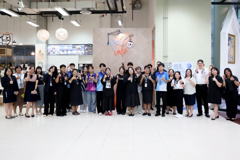 สวนดุสิตโพล ร่วมกับ ศูนย์สนเทศแนะแนวการศึกษาและอาชีพ จัดกิจกรรม “คุยสบาย ๆ… Story Talk One Lab“ ครั้งที่ 434(28) Concept: SDU Opportunity Series: 75 ชั่วโมง…เปลี่ยนโอกาสเป็นอนาคต EP. 4 Create สร้างทักษะ…สร้างอาชีพ ลงมือสร้าง…ต่อยอดเป็นอาชีพ ร่วม workshop ทำพวงกุญแจ