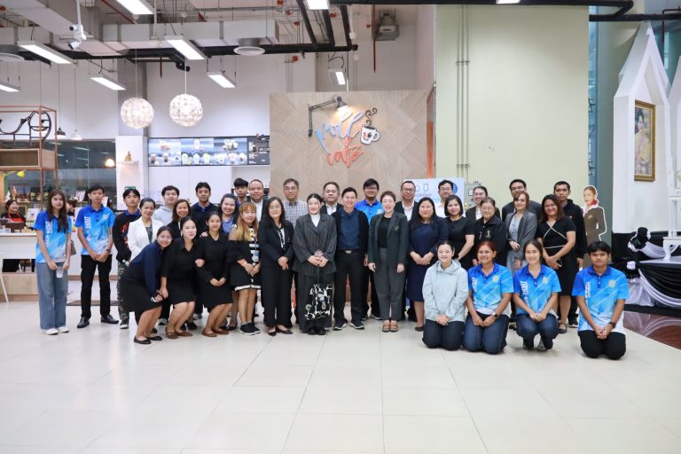 สวนดุสิตโพล ร่วมกับ โรงเรียนกฎหมายและการเมือง จัดกิจกรรม “คุยสบาย ๆ… Story Talk One Lab“ ครั้งที่ 437(31) EP. 3 Know Before You Go: รู้ก่อนบิน รู้ก่อนเสี่ยง
