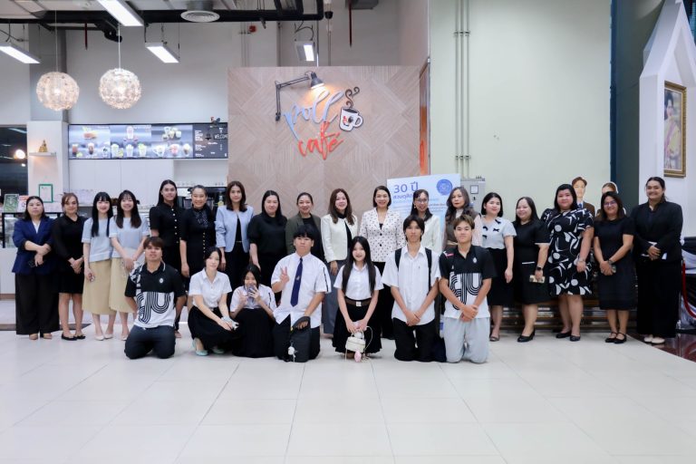 สวนดุสิตโพล ร่วมกับ โรงเรียนการท่องเที่ยวและการบริการ จัดกิจกรรม “คุยสบาย ๆ… Story Talk One Lab“ ครั้งที่ 439(33) Concept: THE EXPERIENCE SERIES ทุกประสบการณ์ มีเรื่องให้ค้นพบ EP. 1 Experience Wellness ค้นพบชีวิตที่ดี ผ่านมุมมองเวลเนส
